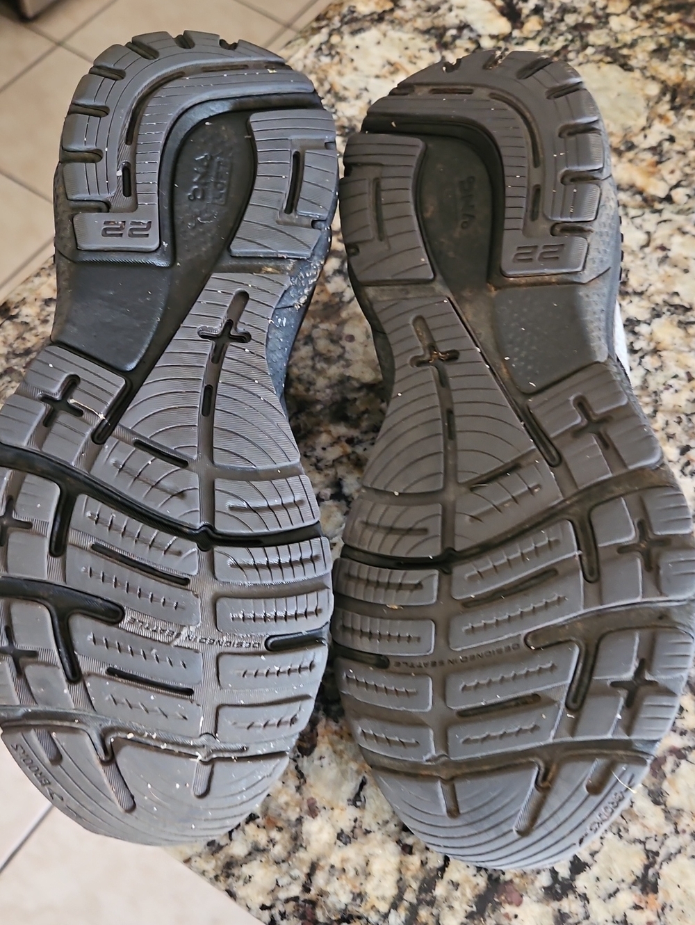 Brooks Adrenaline GTS 22 Women’s Running Shoes Gray with Pink/Lavender Womens 8 - Picture 5 of 6
